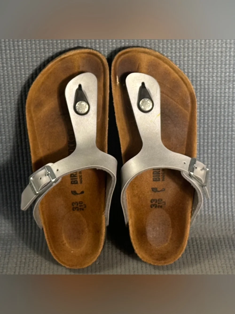 Birkenstock Kid’s Gizeh Silver Birko-Flor Sandal Size Size 2 US 33 EU